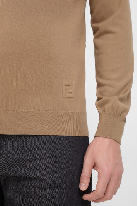 Товар коричневого цвета с внутренней стороны