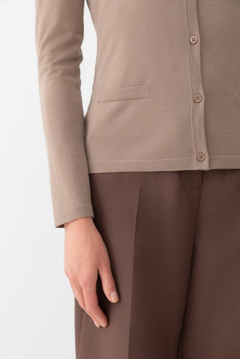 Товар розового цвета с внутренней стороны