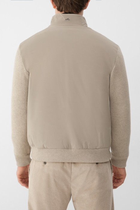 кардиган  по цене 92800 руб вид справа