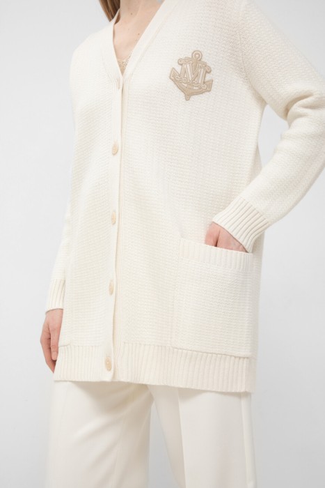 Товар белого цвета с внутренней стороны