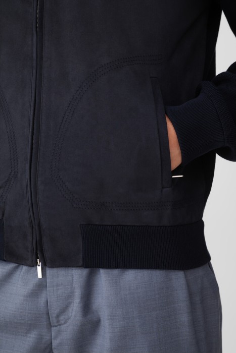 Товар синего цвета с внутренней стороны