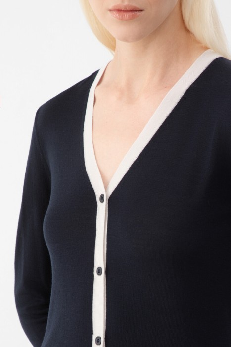 кардиган  из италии вид сбоку