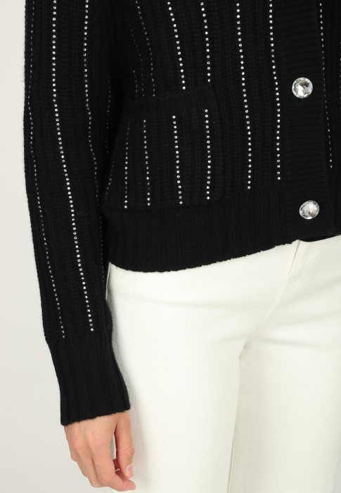 Товар черного цвета с внутренней стороны