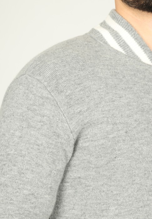 Товар серого цвета с внутренней стороны