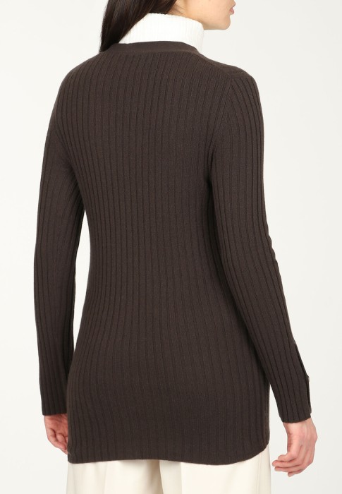 Товар коричневого цвета с внутренней стороны