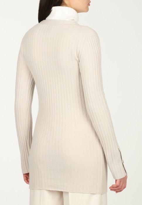 Товар серого цвета с внутренней стороны