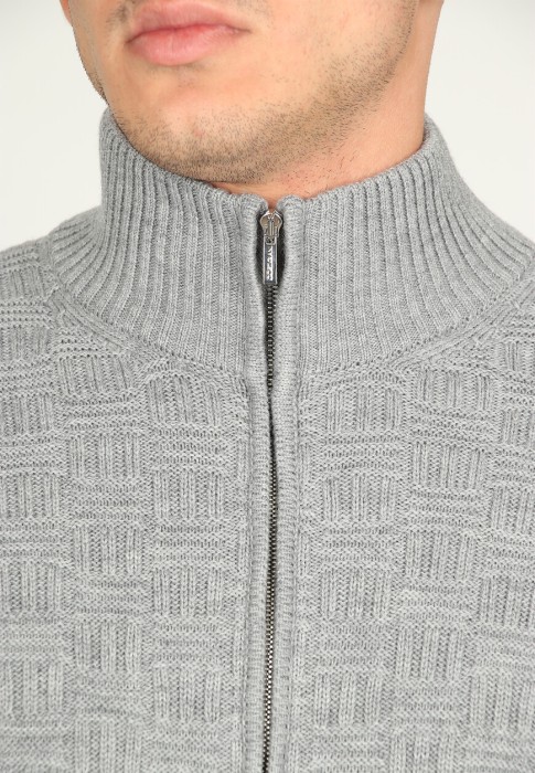 Товар серого цвета с внутренней стороны