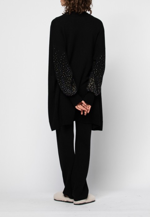 Товар черного цвета с внутренней стороны