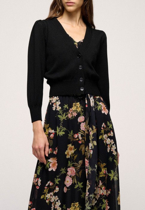 Товар черного цвета с внутренней стороны