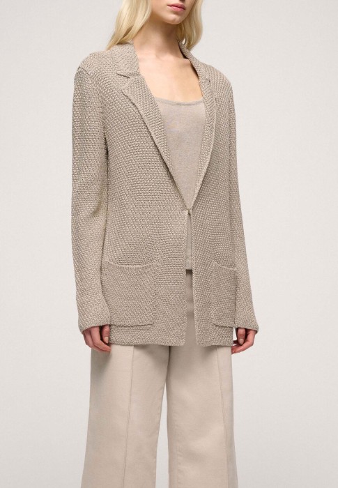 Товар бежевого цвета с внутренней стороны