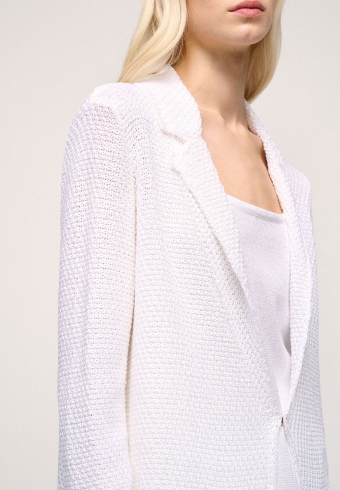 Товар белого цвета с внутренней стороны