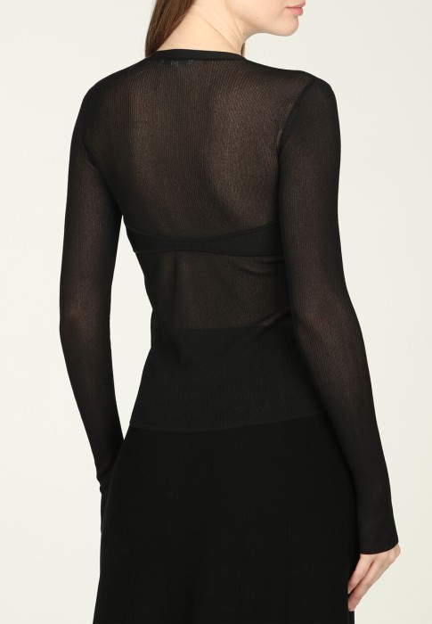 Товар черного цвета с внутренней стороны