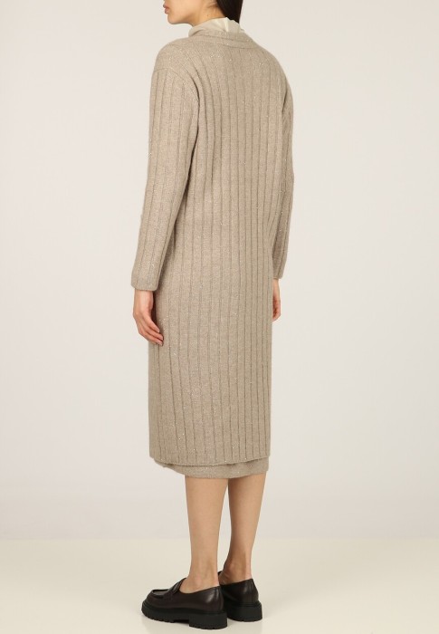 Товар коричневого цвета с внутренней стороны