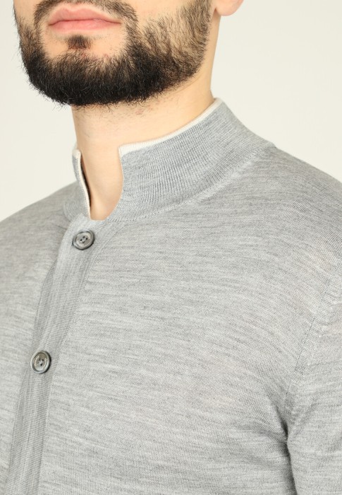 Товар серого цвета с внутренней стороны