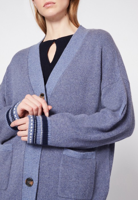 Товар синего цвета с внутренней стороны