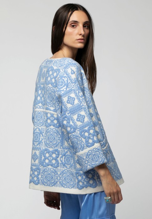 Товар голубого цвета с внутренней стороны