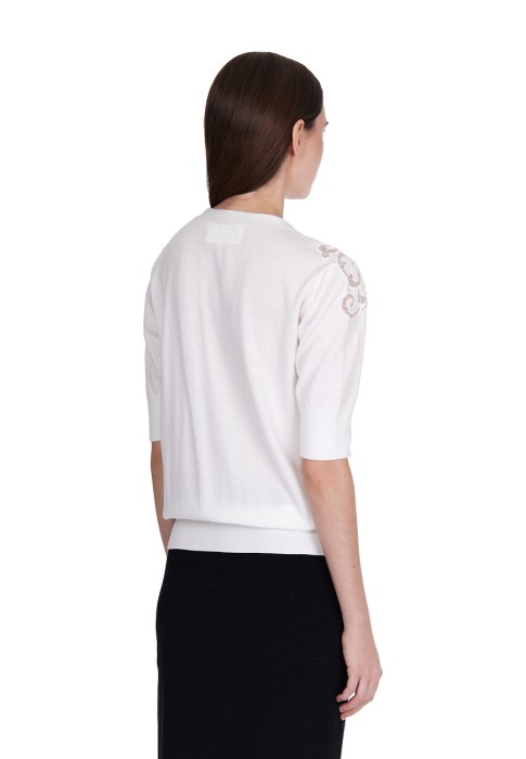 Товар белого цвета с внутренней стороны