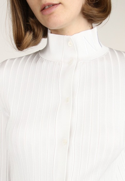 Товар белого цвета с внутренней стороны