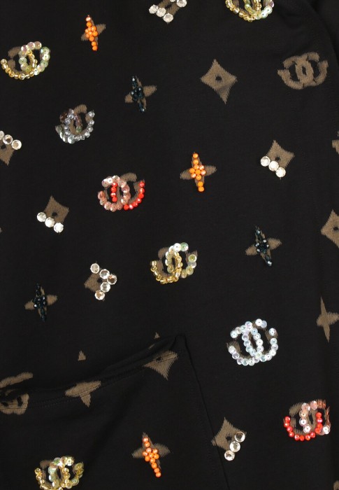 Товар черного цвета с внутренней стороны