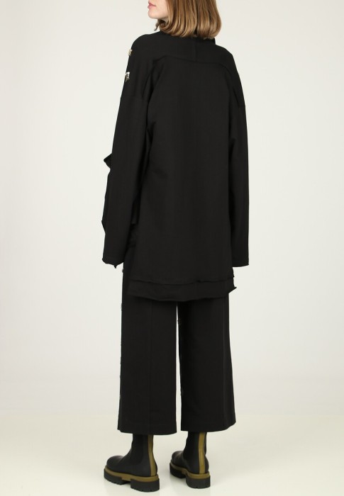 Товар черного цвета с внутренней стороны