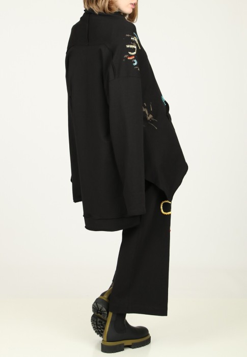 Товар черного цвета с внутренней стороны