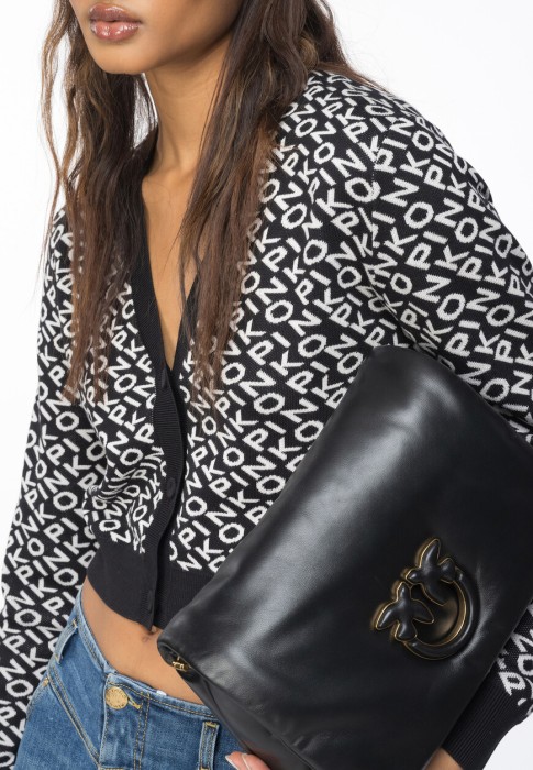 Товар черного цвета с внутренней стороны