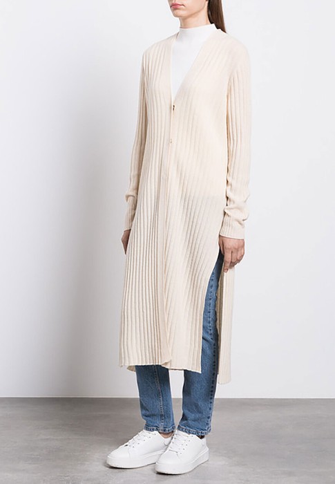 Товар белого цвета с внутренней стороны