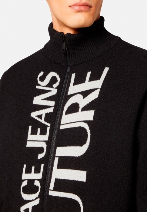 Товар черного цвета с внутренней стороны