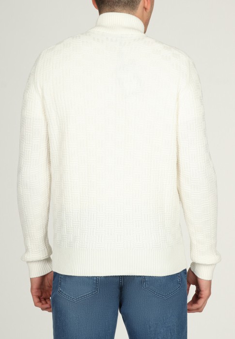 Товар белого цвета с внутренней стороны