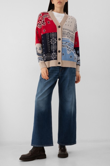 Товар разноцветного цвета с внутренней стороны