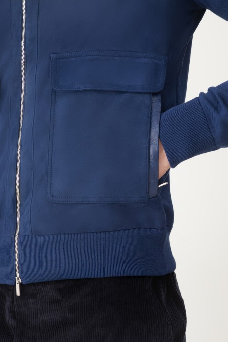 Товар синего цвета с внутренней стороны