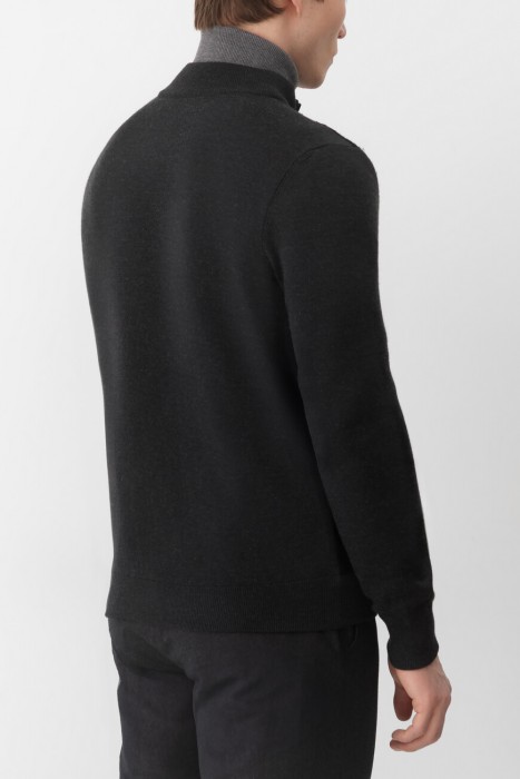 кардиган  по цене 460000 руб вид справа