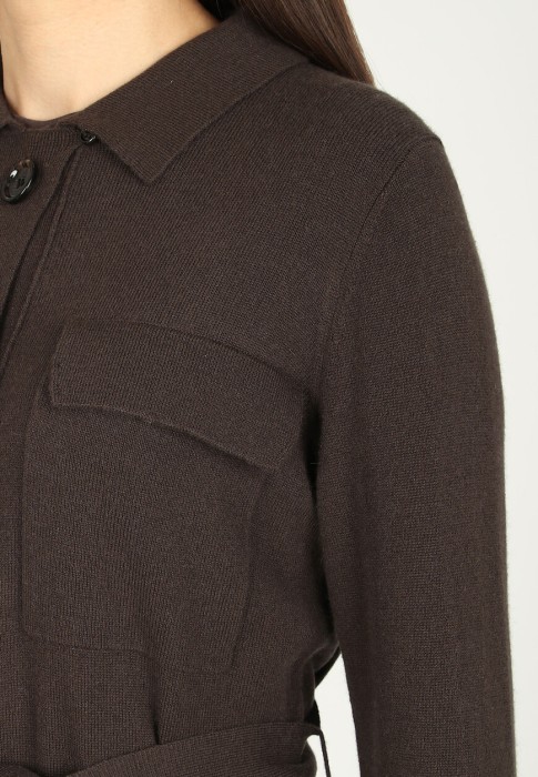 Товар коричневого цвета с внутренней стороны