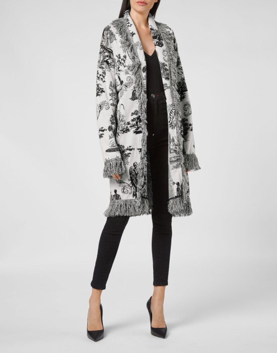 Товар белого цвета с внутренней стороны