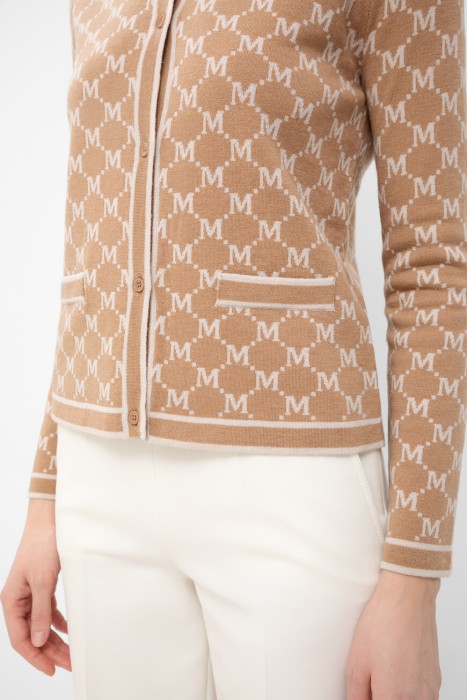 Товар коричневого цвета с внутренней стороны