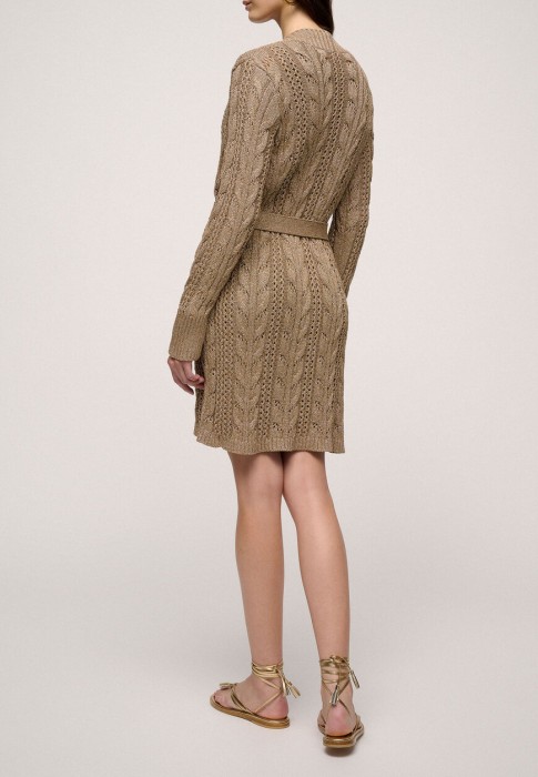 Товар коричневого цвета с внутренней стороны