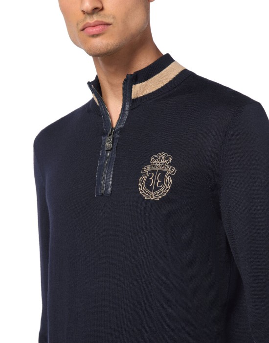 Товар синего цвета с внутренней стороны