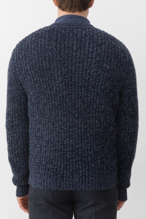 кардиган  по цене 316000 руб вид справа