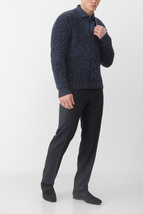 Товар синего цвета с внутренней стороны