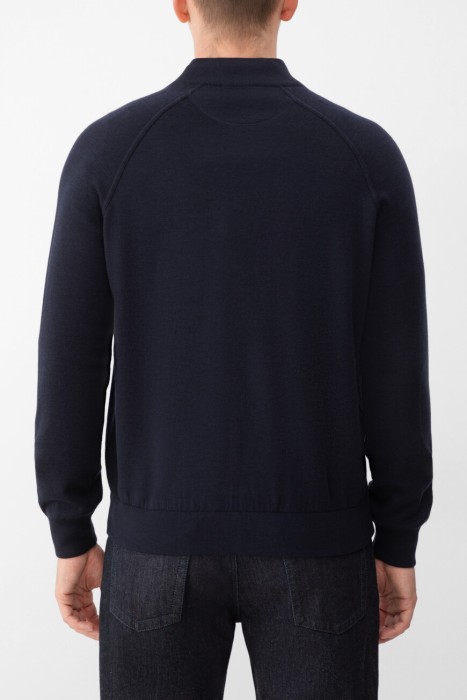 кардиган  по цене 88800 руб вид справа