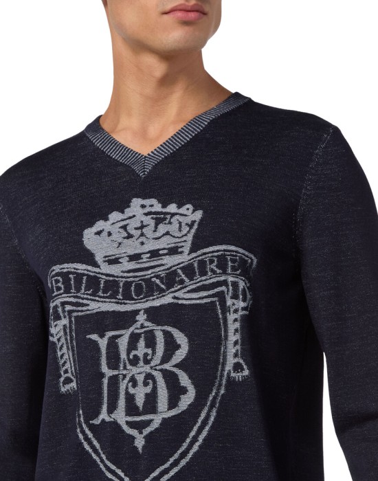 Товар синего цвета с внутренней стороны