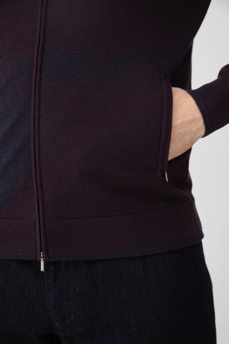 Товар фиолетового цвета с внутренней стороны