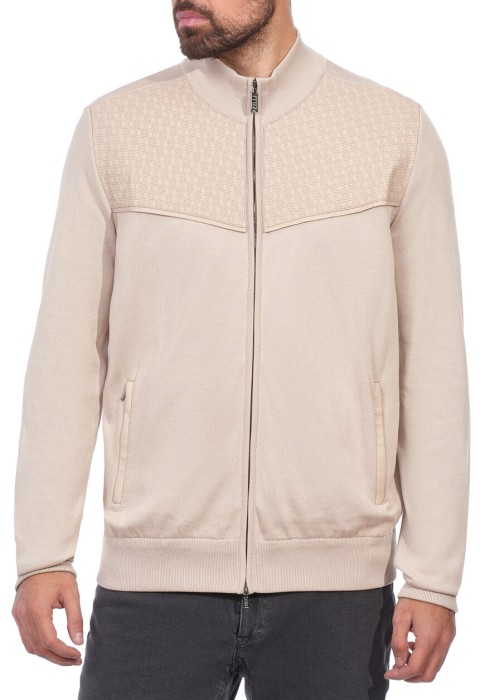 Товар бежевого цвета с внутренней стороны