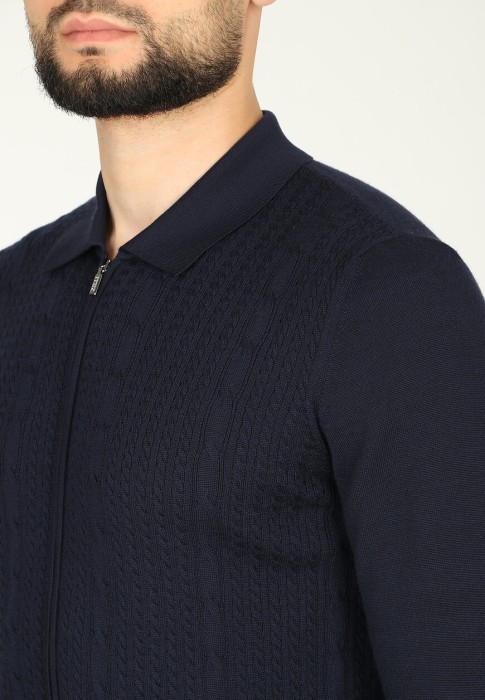 Товар синего цвета с внутренней стороны