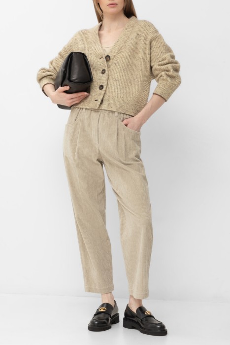 Товар коричневого цвета с внутренней стороны