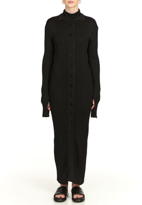 Товар черного цвета с внутренней стороны