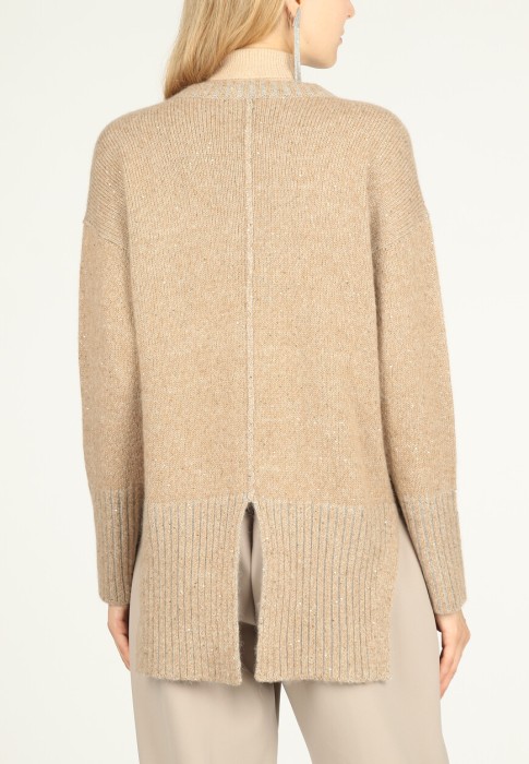 Товар коричневого цвета с внутренней стороны