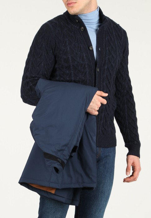 Товар синего цвета с внутренней стороны