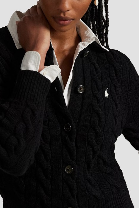 Товар черного цвета с внутренней стороны