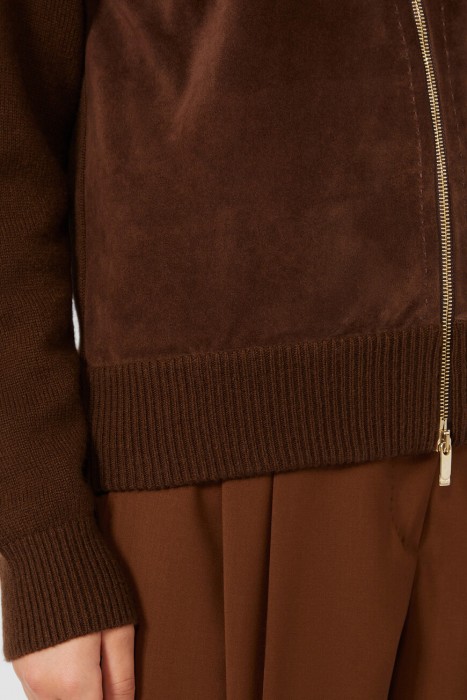 Товар коричневого цвета с внутренней стороны